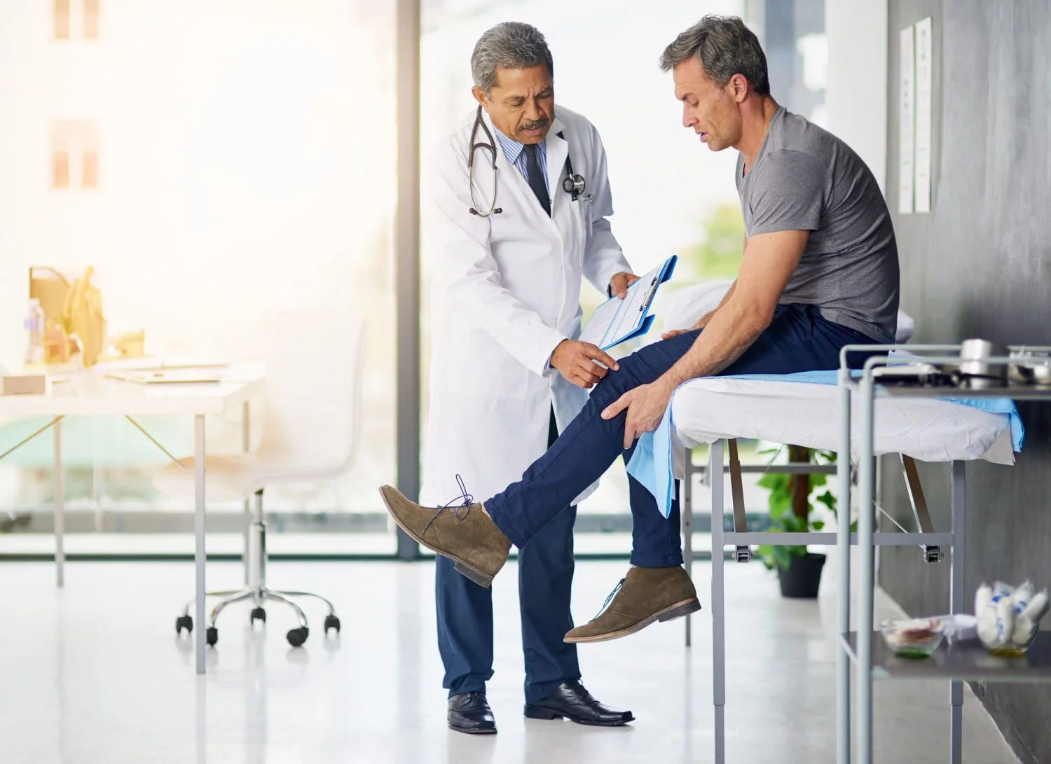 A man who was injured on the job in Cambridge, MA, is evaluated by his doctor.